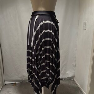 Chic Black and White Striped Skirt